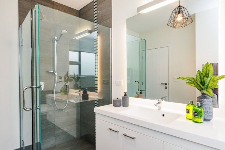 Photo of property in 1 Montgomery Terrace, Hokowhitu, Palmerston North, 4410