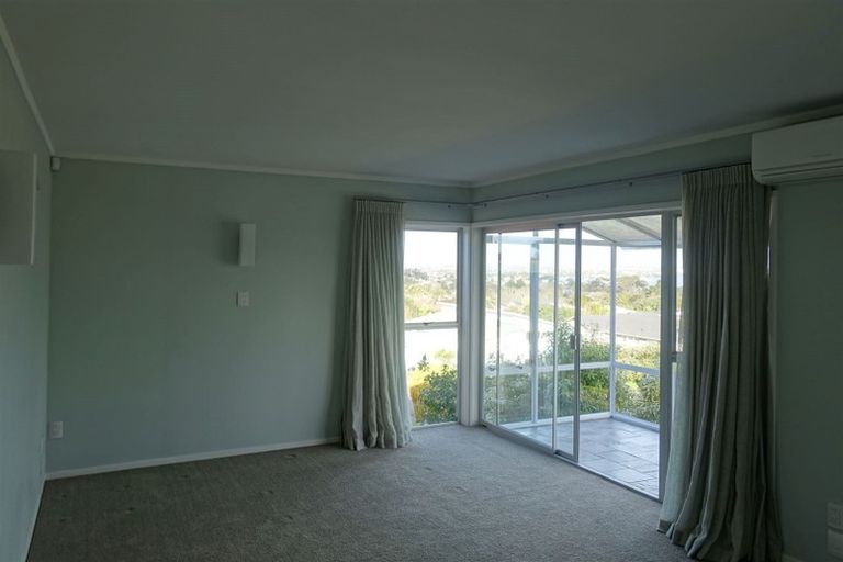 Photo of property in 1/1 Kaihu Street, Northcote, Auckland, 0627