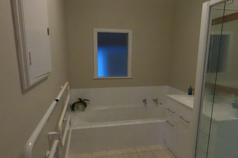 Photo of property in 2/26 Dallinghoe Crescent, Milford, Auckland, 0620