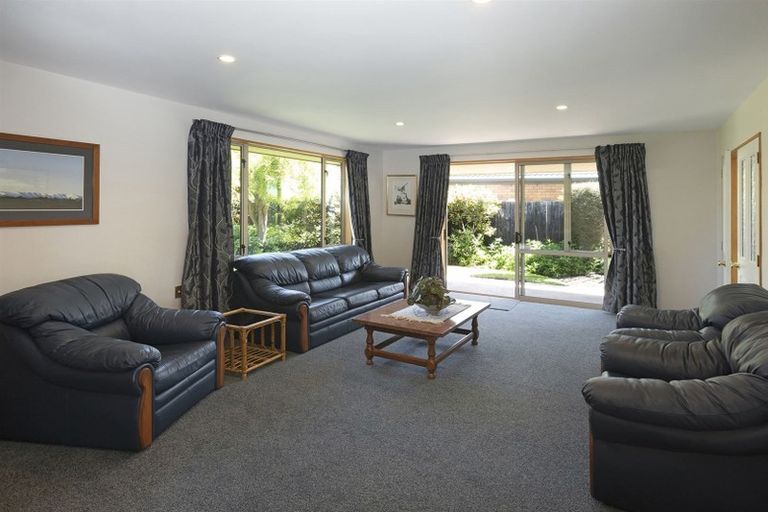 Photo of property in 25 Chesterfield Mews, Russley, Christchurch, 8042