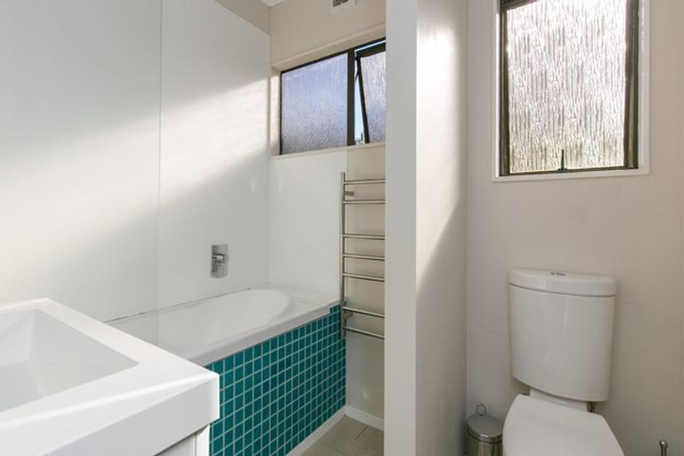 Photo of property in 8a Shastri Terrace, Khandallah, Wellington, 6035