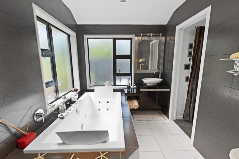 Photo of property in 36 Kawiu Road, Levin, 5510