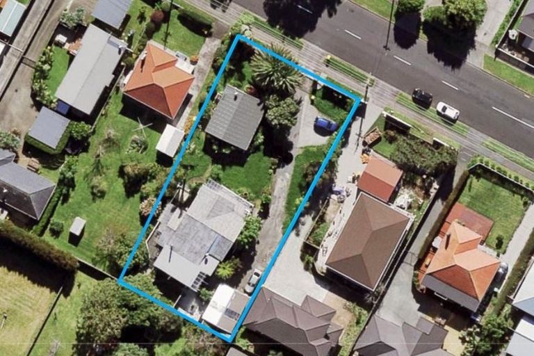 Photo of property in 82 Taikata Road, Te Atatu Peninsula, Auckland, 0610