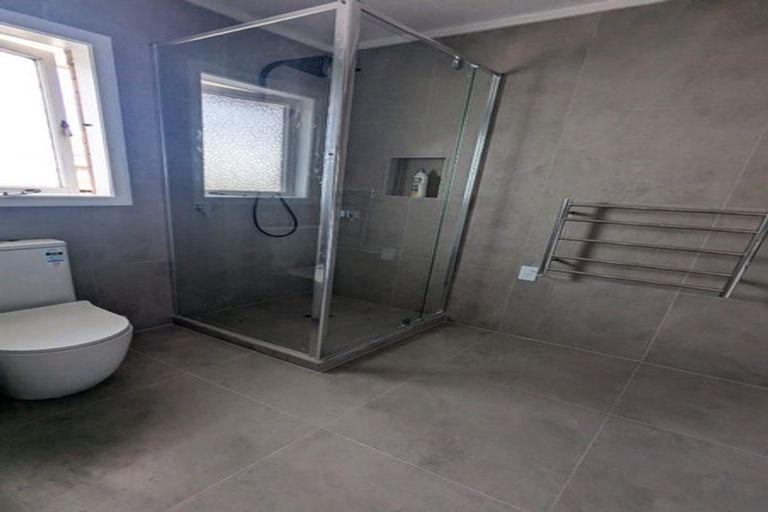 Photo of property in 30 Kervil Avenue, Te Atatu Peninsula, Auckland, 0610