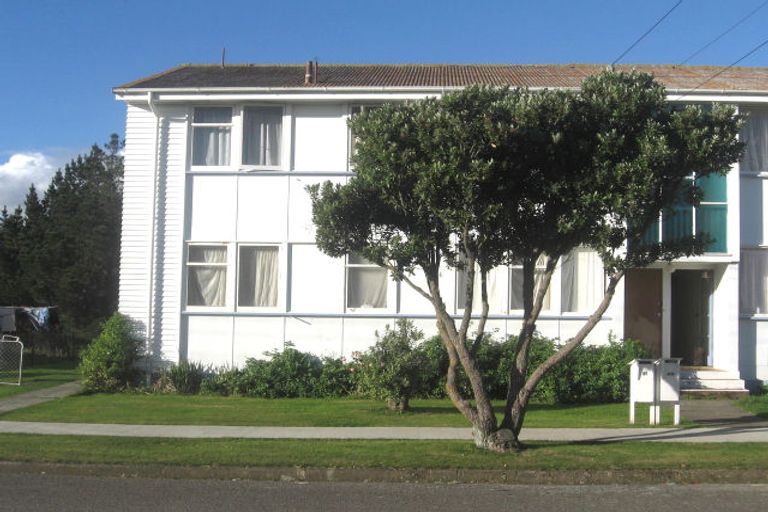 Photo of property in 47-49a Cheshire Street, Cannons Creek, Porirua, 5024