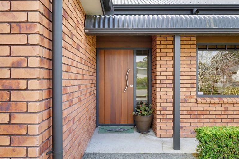 Photo of property in 71 Ruapehu Drive, Fitzherbert, Palmerston North, 4410