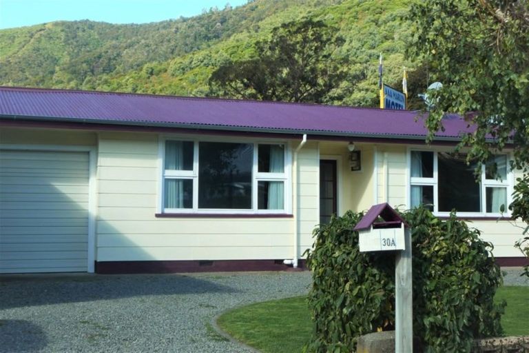Photo of property in 30b York Street, Picton, 7220