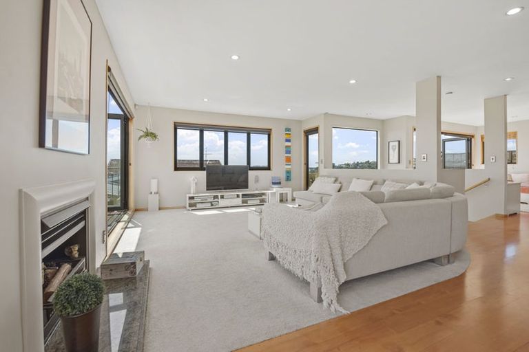 Photo of property in 31 Durness Place, Red Beach, 0932