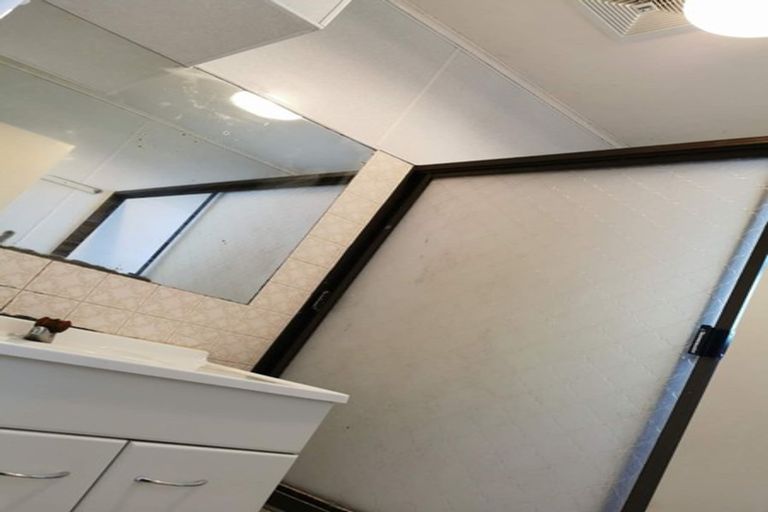 Photo of property in 12 Rondorlyn Place, Manurewa, Auckland, 2102