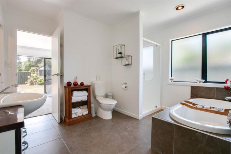 Photo of property in 25 Delta Mews Place, Clive, 4102