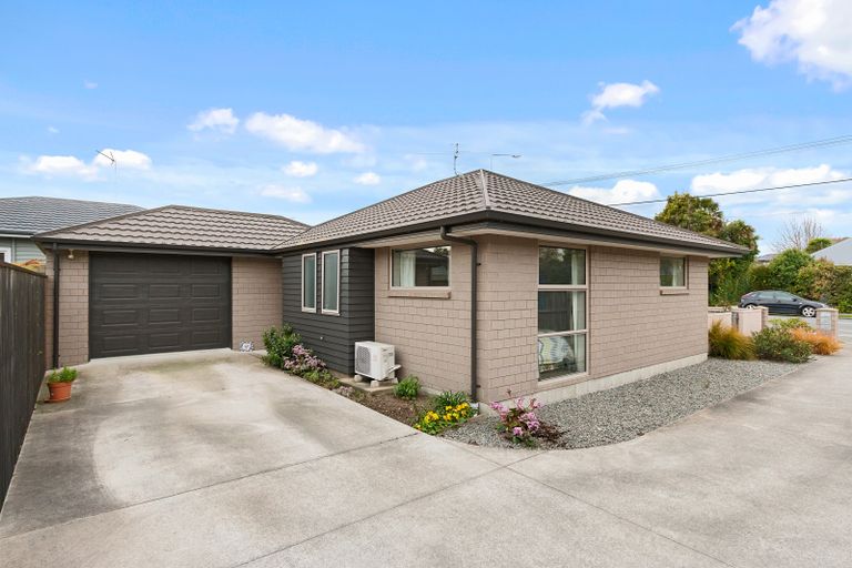 Photo of property in 33a Wilsons Road South, Saint Martins, Christchurch, 8022