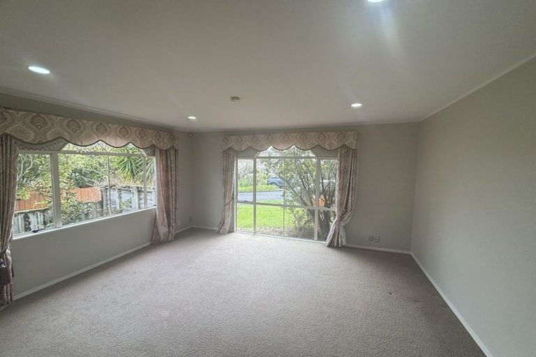 Photo of property in 22 Te Hoe Grove, Pinehill, Auckland, 0632