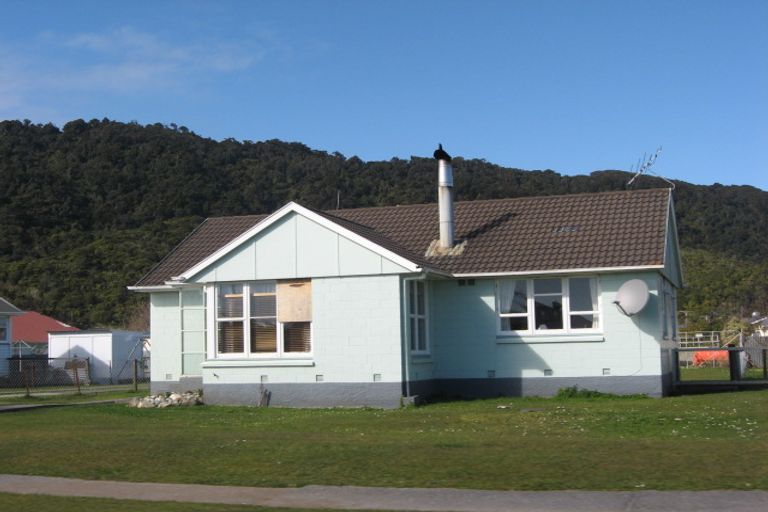 Photo of property in 90 Hall Street, Cobden, Greymouth, 7802