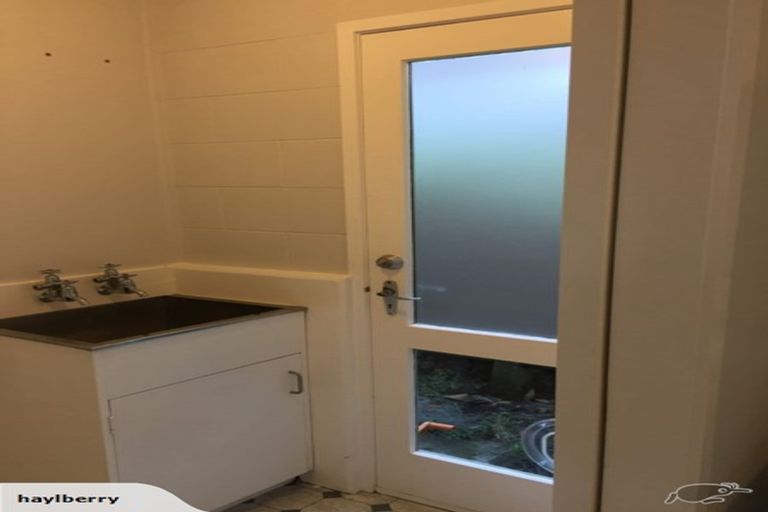 Photo of property in 2/12 Ayton Drive, Totara Vale, Auckland, 0629