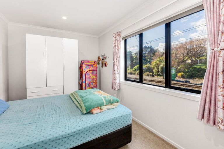 Photo of property in 2/9 Surrey Street, Tawa, Wellington, 5028
