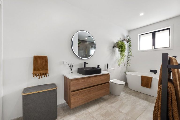 Photo of property in 11 Midsummer Avenue, Stratford, 4332