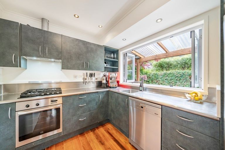 Photo of property in 82 Pinehaven Road, Pinehaven, Upper Hutt, 5019