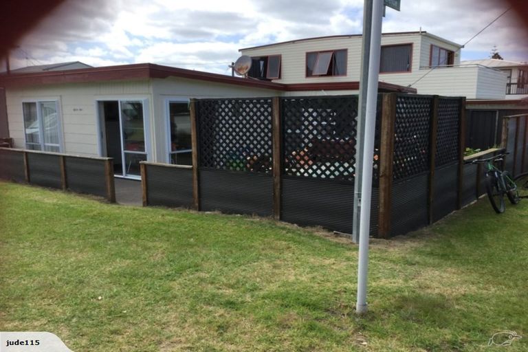 Photo of property in 1 First Avenue, Urenui, 4377