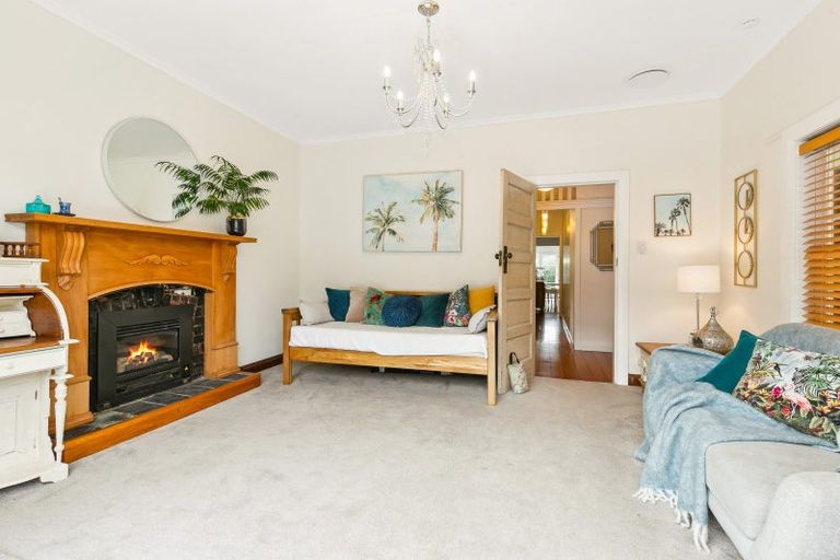 Photo of property in 159 Queens Drive, Lyall Bay, Wellington, 6022