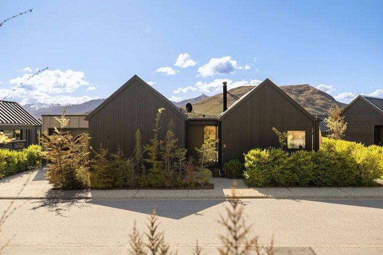 Photo of property in 4 Mckenzies Shute, Jacks Point, Queenstown, 9371
