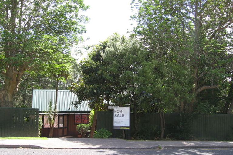 Photo of property in 29 Glencoe Road, Browns Bay, Auckland, 0630