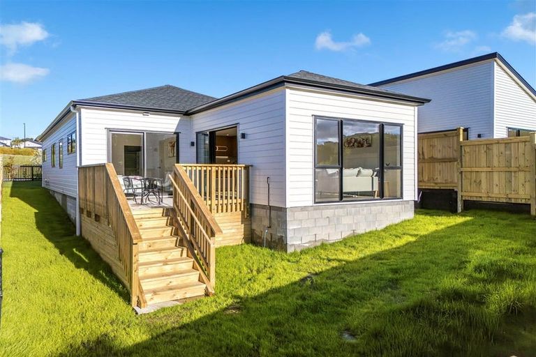 Photo of property in 38 Whakairo Crescent, Gulf Harbour, Whangaparaoa, 0930