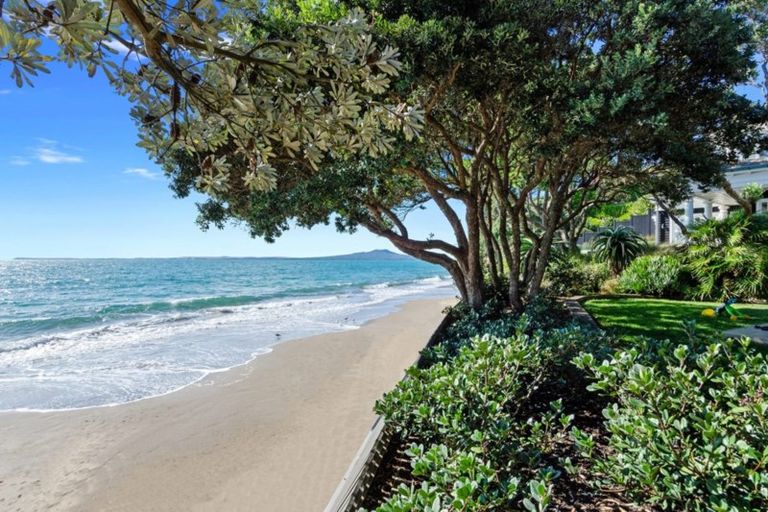 Photo of property in 25 Huntly Road, Campbells Bay, Auckland, 0630
