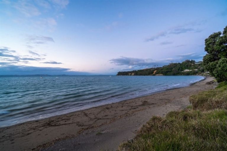 Photo of property in 66 Tindalls Bay Road, Tindalls Beach, Whangaparaoa, 0930