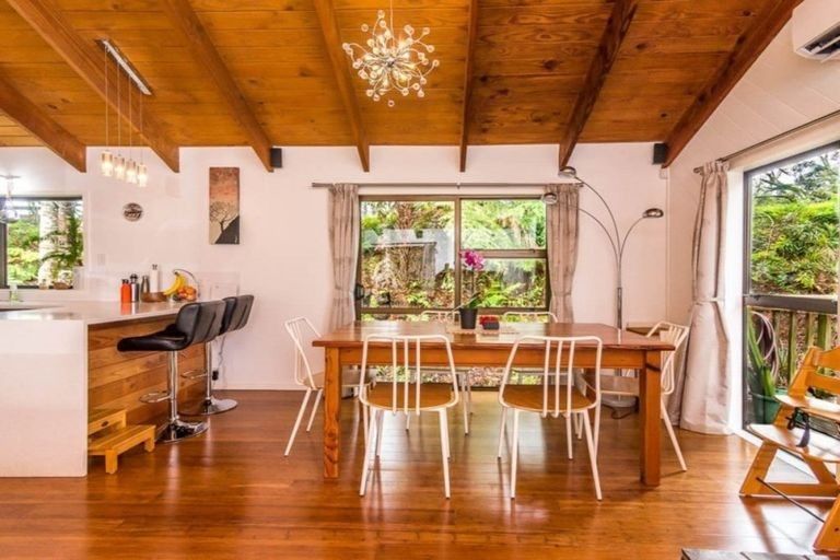 Photo of property in 204 Forest Hill Road, Waiatarua, Auckland, 0612