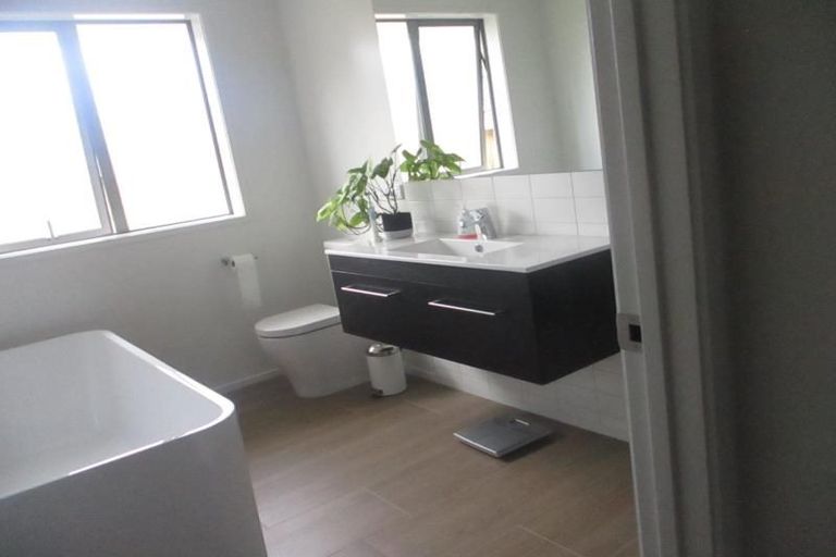 Photo of property in 43 Waipunahau Road, Waikanae, 5036