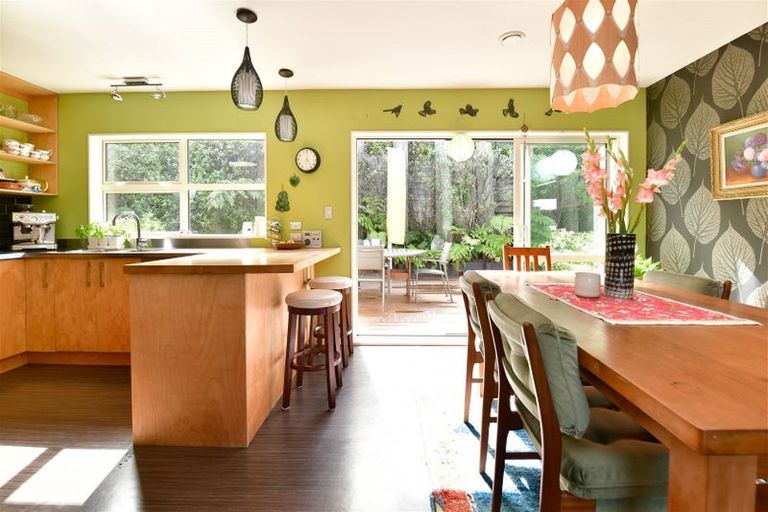 Photo of property in 17 Waldorf Crescent, Orewa, 0931