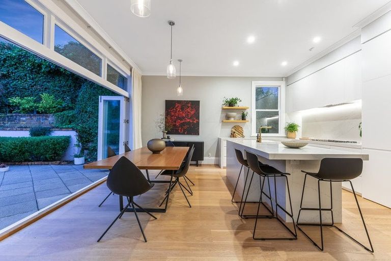 Photo of property in 22 Plunket Street, Kelburn, Wellington, 6012