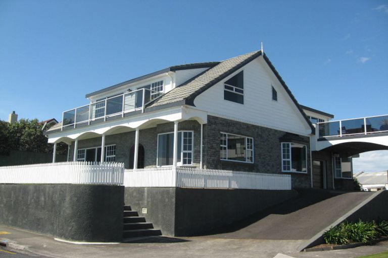 Photo of property in 8 Woolcombe Terrace, New Plymouth, 4310