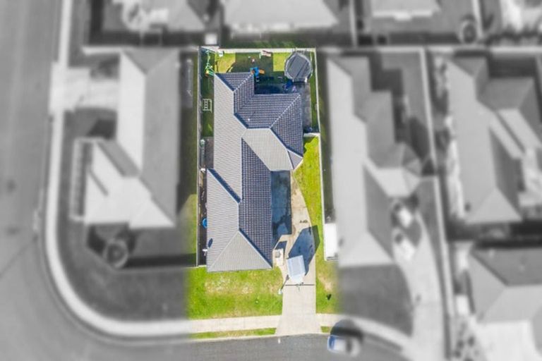 Photo of property in 14 Percy Kinsman Crescent, Riverstone Terraces, Upper Hutt, 5018