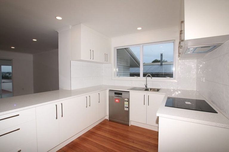 Photo of property in 306 Sunset Road, Windsor Park, Auckland, 0632