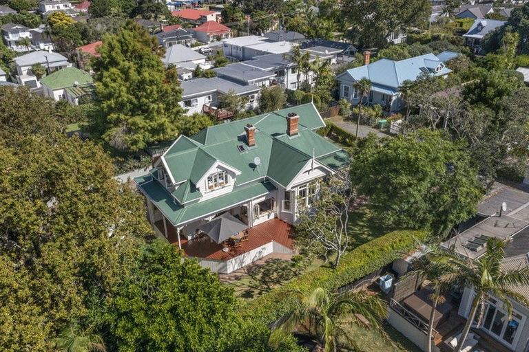 Photo of property in 5 Mozeley Avenue, Devonport, Auckland, 0624