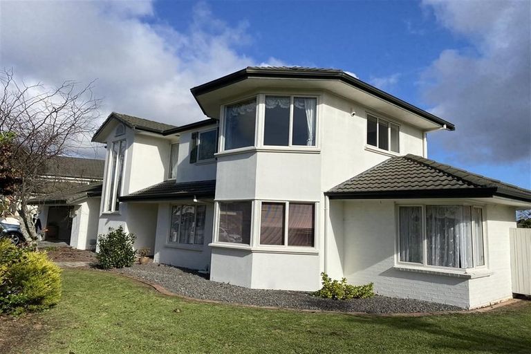 Photo of property in 11 Santa Ana Drive, Shamrock Park, Auckland, 2016