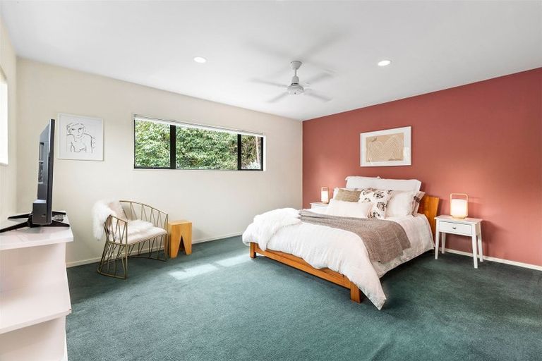 Photo of property in 2/25 Howard Road, Northcote, Auckland, 0627