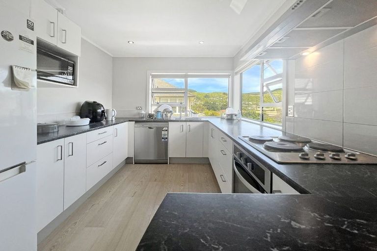 Photo of property in 87 Taylor Terrace, Tawa, Wellington, 5028