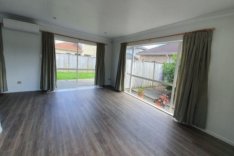 Photo of property in 14 Kalmore Place, Flat Bush, Auckland, 2016