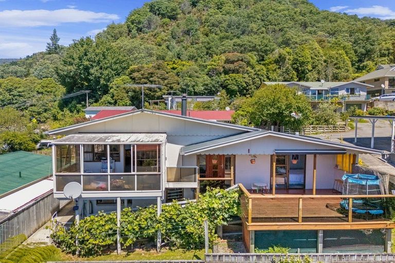 Photo of property in 73 Devon Street, Picton, 7220