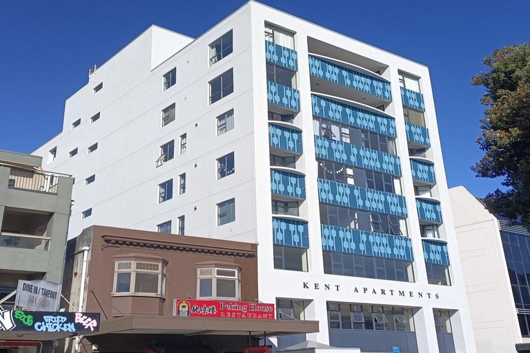 Photo of property in 17 Kent Terrace - Kent Apartments, 6a/16 Kent Terrace, Mount Victoria, Wellington, 6011