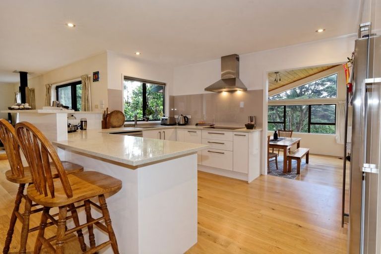 Photo of property in 12 Cochran Road, Oratia, Auckland, 0604