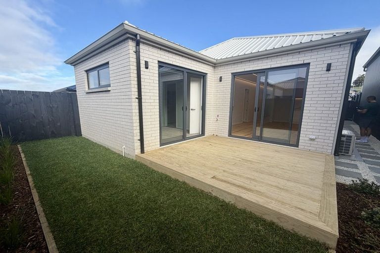 Photo of property in 17 Mahinga Kai Road, Orewa, 0931