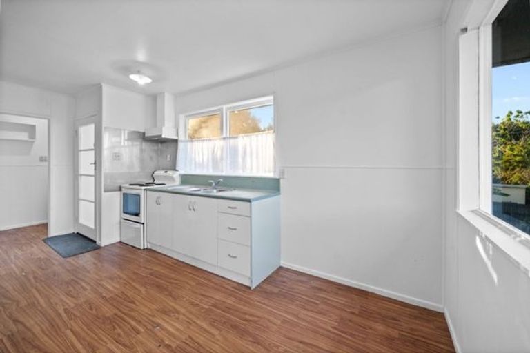 Photo of property in 6 Kirby Street, Glendene, Auckland, 0602