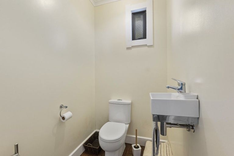 Photo of property in 17 Graham Street, Eltham, 4322