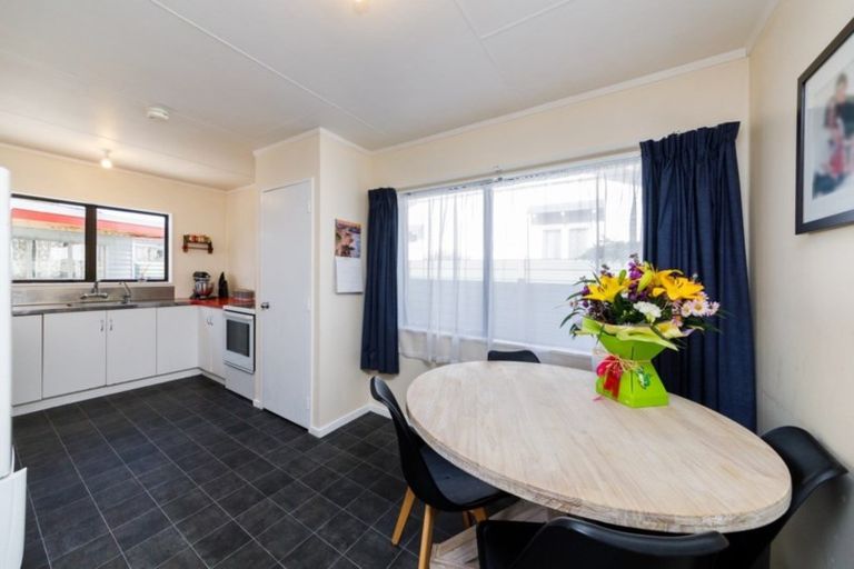 Photo of property in 27 Tiller Close, Kelvin Grove, Palmerston North, 4414