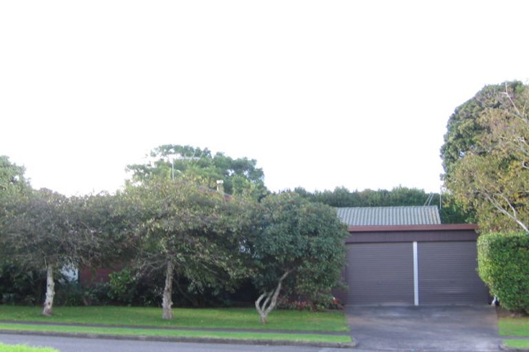 Photo of property in 6 Whiteacres Drive, Sunnyhills, Auckland, 2010