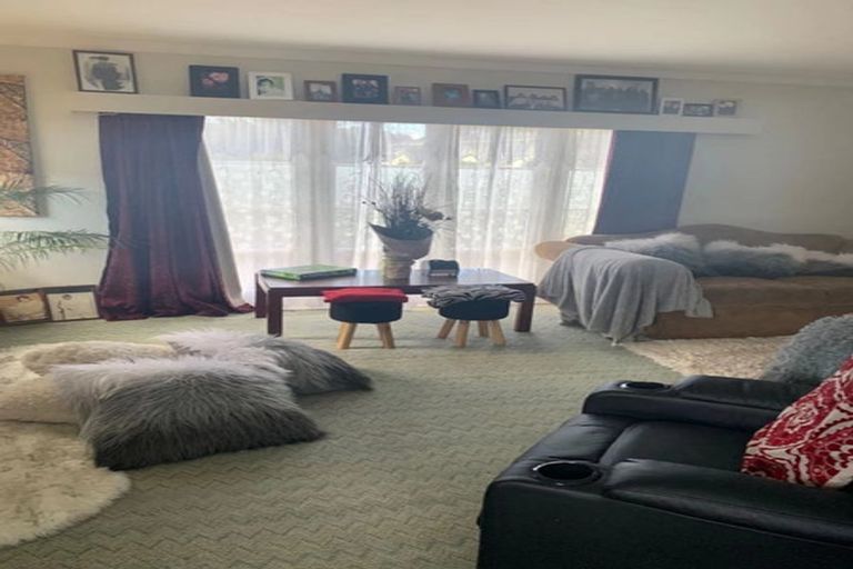 Photo of property in 6 Marlene Avenue, Te Atatu South, Auckland, 0610