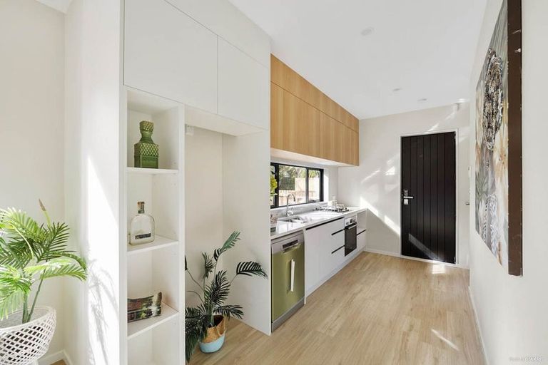 Photo of property in 1/3226 Great North Road, New Lynn, Auckland, 0600